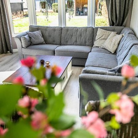 プッテン 4-Pers. Chalet Met Eigen Parkeerplaats In Veluweヴィラ エクステリア 写真