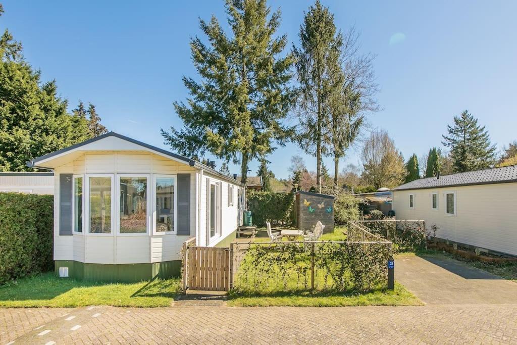 プッテン 4-Pers. Chalet Met Eigen Parkeerplaats In Veluweヴィラ エクステリア 写真