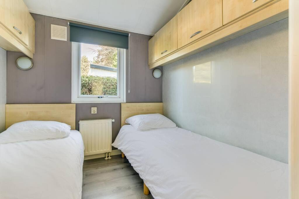 プッテン 4-Pers. Chalet Met Eigen Parkeerplaats In Veluweヴィラ エクステリア 写真