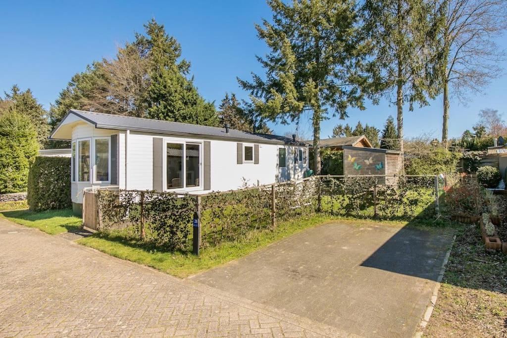 プッテン 4-Pers. Chalet Met Eigen Parkeerplaats In Veluweヴィラ エクステリア 写真