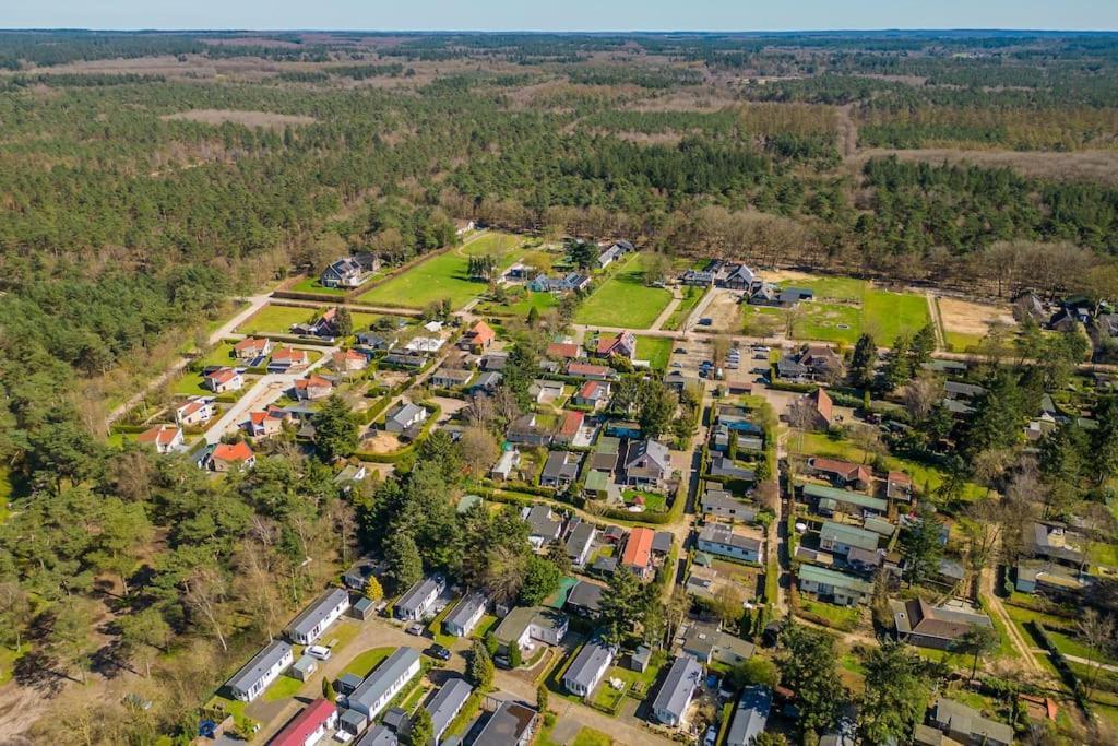 プッテン 4-Pers. Chalet Met Eigen Parkeerplaats In Veluweヴィラ エクステリア 写真