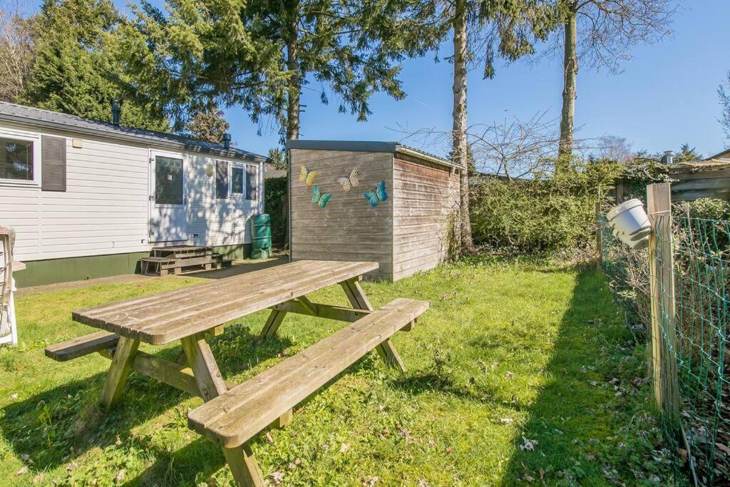 プッテン 4-Pers. Chalet Met Eigen Parkeerplaats In Veluweヴィラ エクステリア 写真